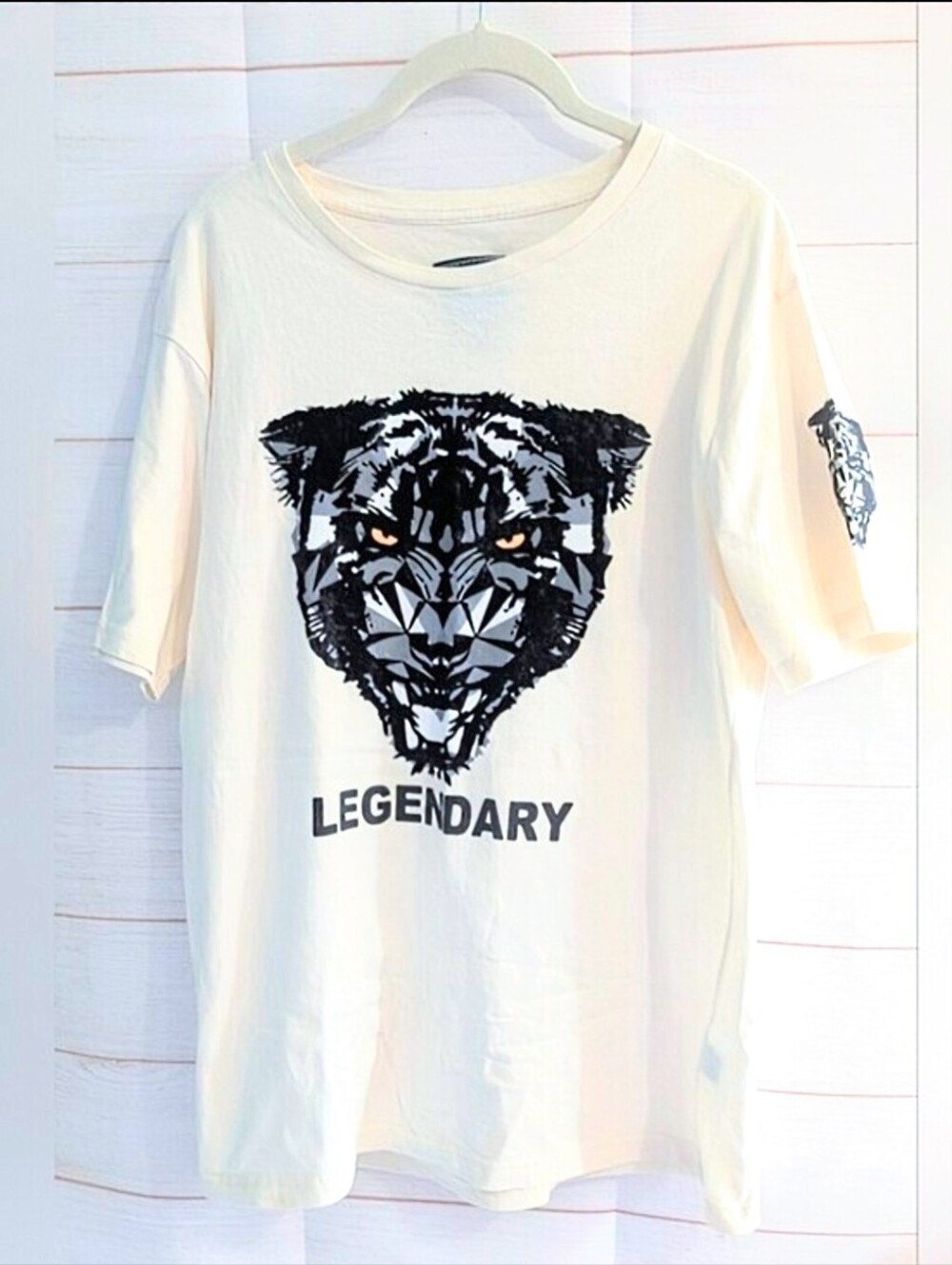 CR24 Chrome Edge Soft Cream Cotton Tee W/ Velvety Tiger 🐯 Graphic Emblem M